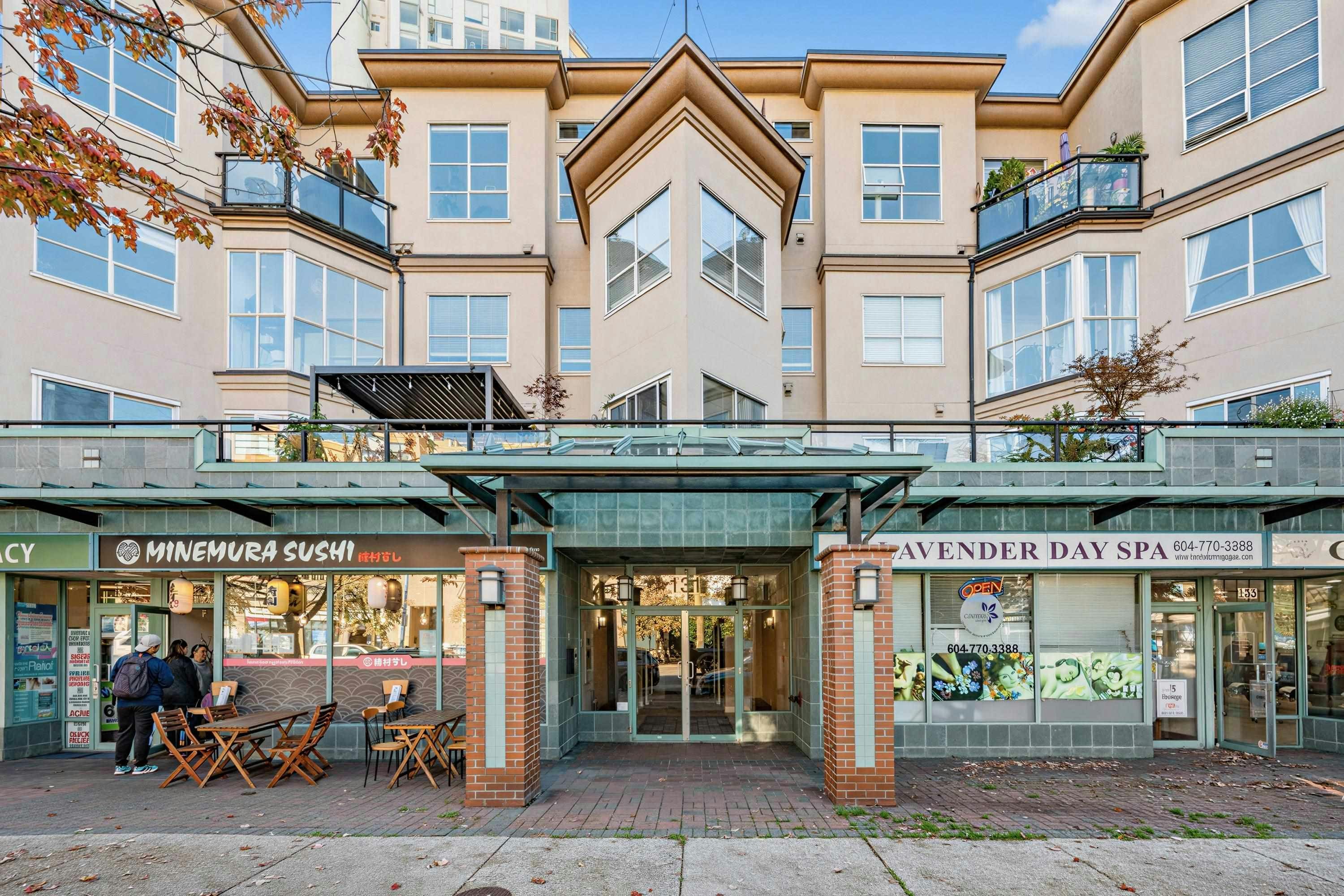 204-131 W 3rd Street, North Vancouver, BC, V7M 1E7