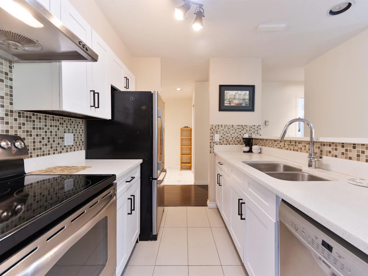 419-6735 Station Hill Court, Burnaby, BC, V3N 4W5 - 14