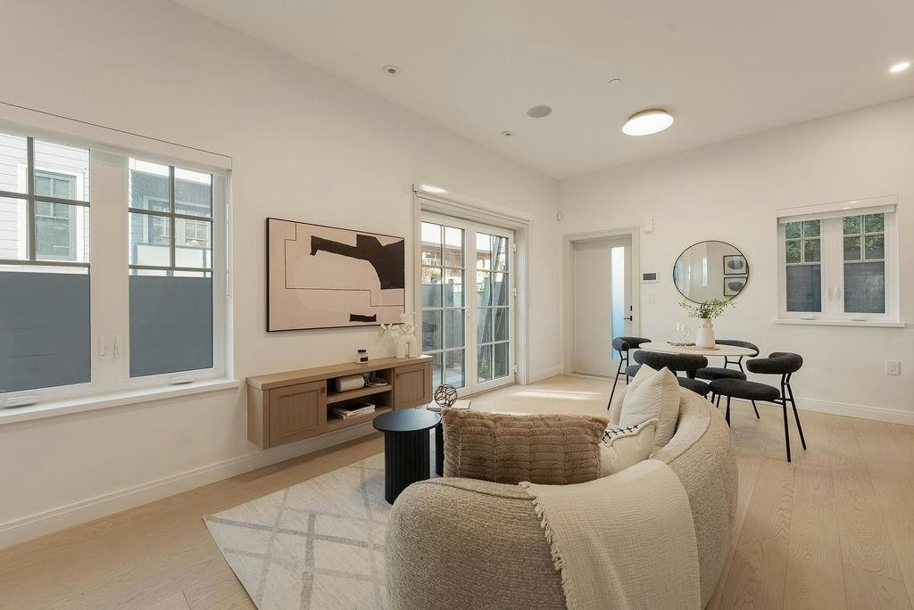 2544 Grant Street, Vancouver, BC, V5K 3G7 - 2