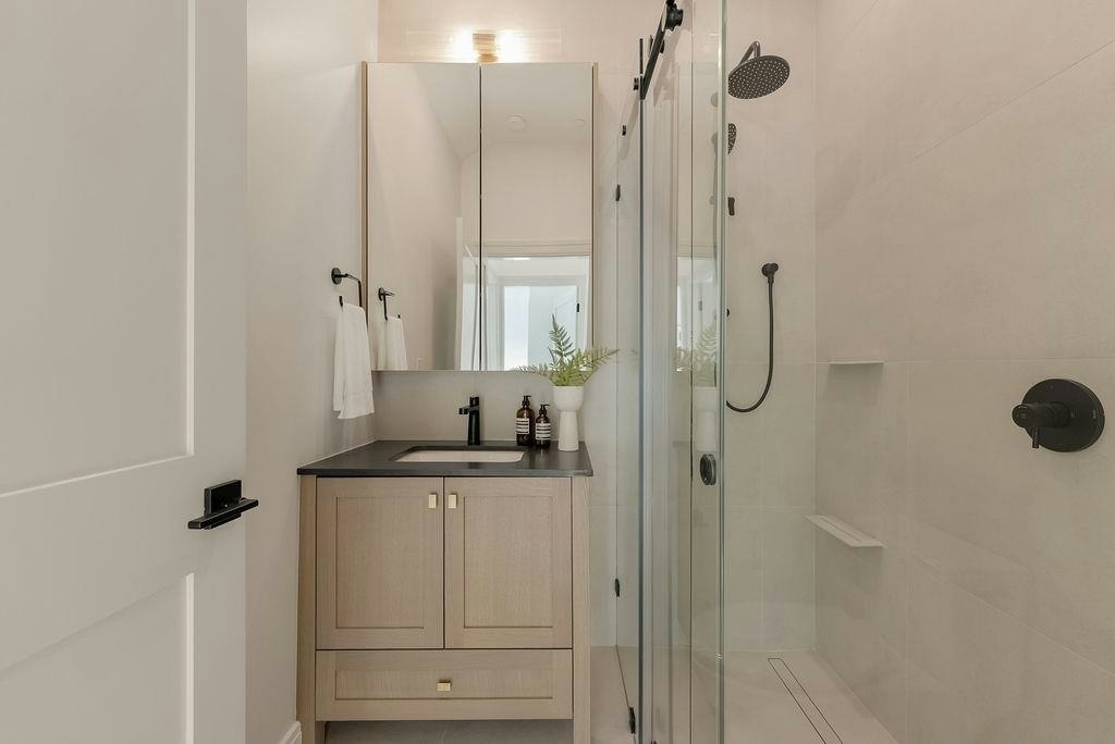 2544 Grant Street, Vancouver, BC, V5K 3G7 - 17