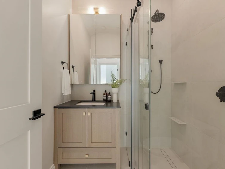2544 Grant Street, Vancouver, BC, V5K 3G7 - 17