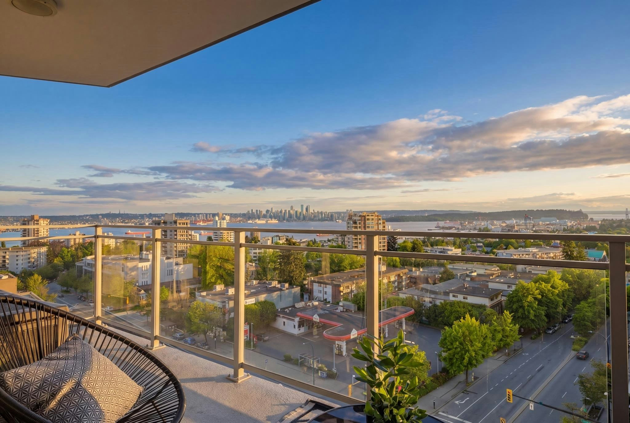 906-112 E 13th Street, North Vancouver, BC, V7L 0E4 - 5