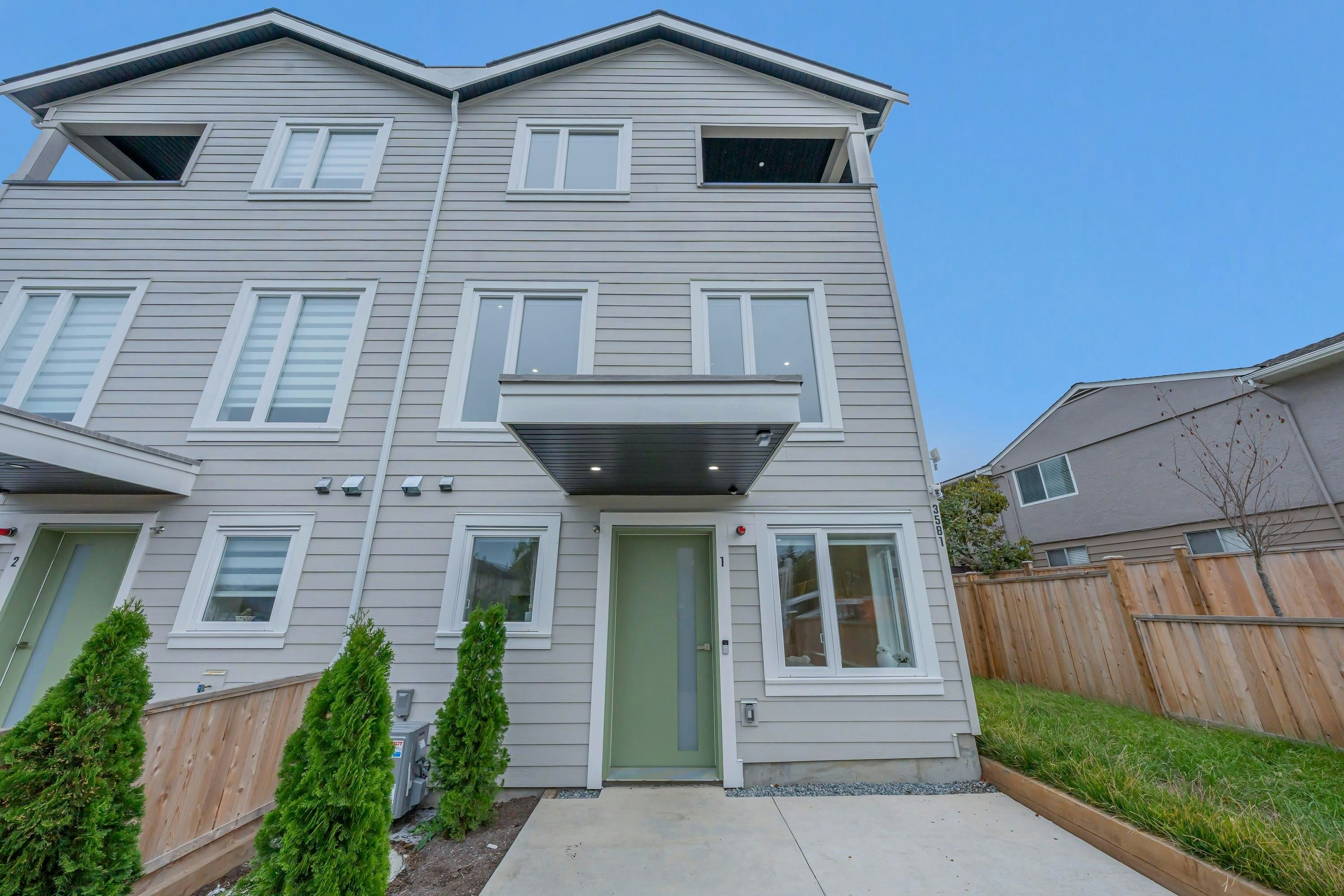 1-3581 Haida Drive, Vancouver, BC, V5M 3Y9 - 2