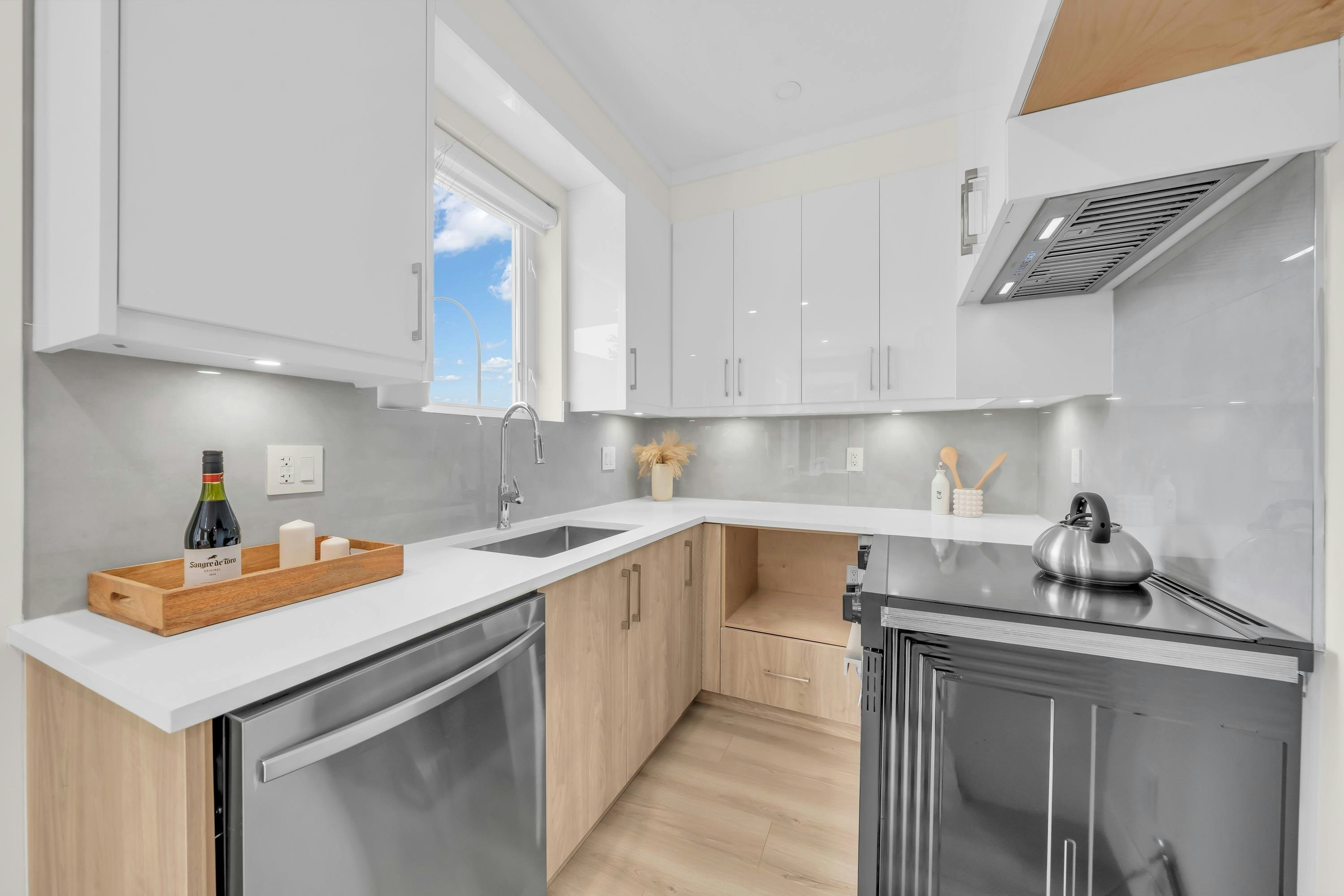 1-3581 Haida Drive, Vancouver, BC, V5M 3Y9 - 9