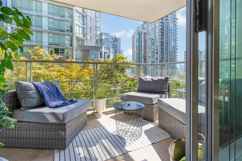 701-565 Smithe Street, Vancouver, BC, V6B 0E4 - 3