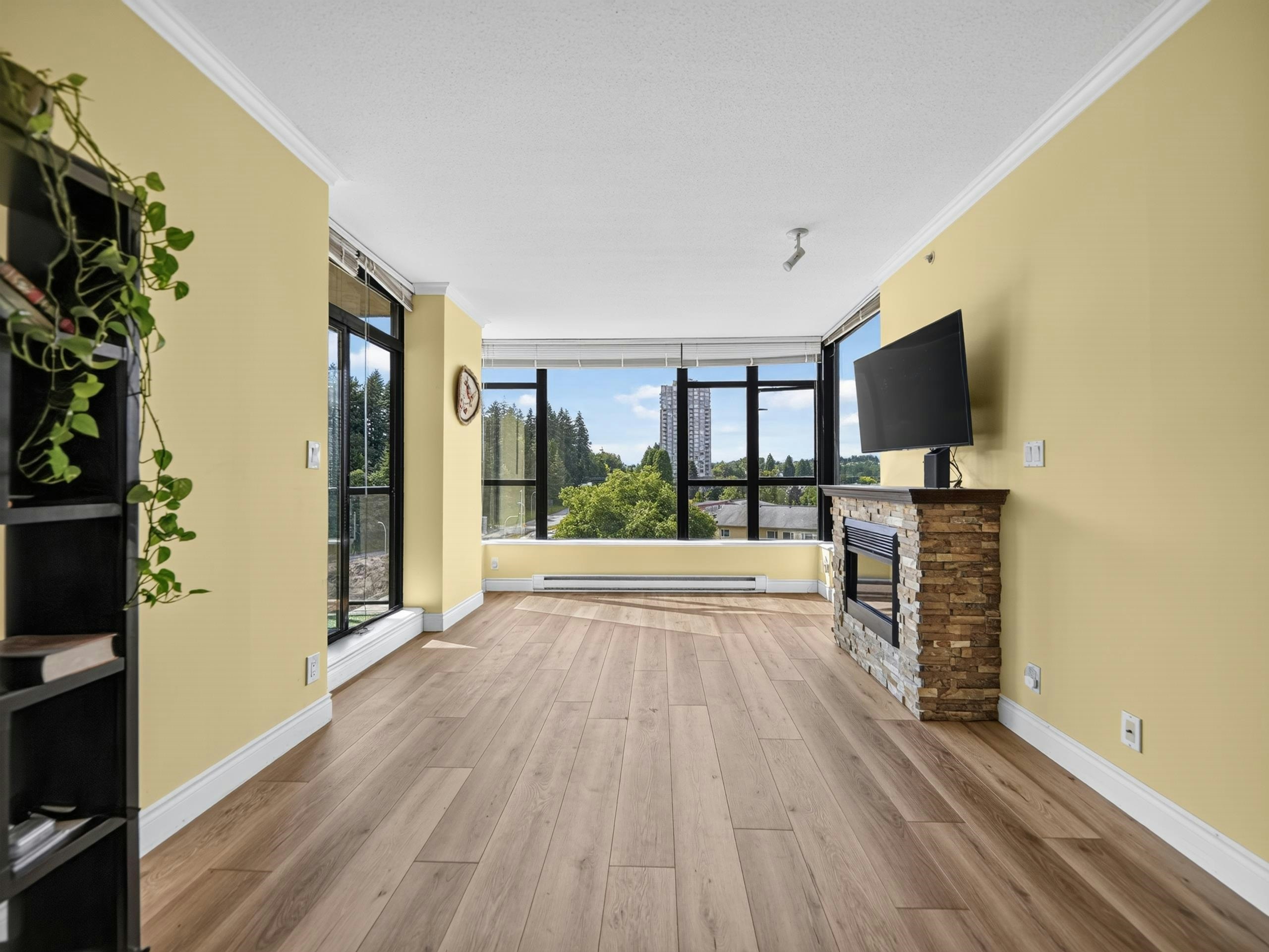 11 E Royal Avenue - 2
