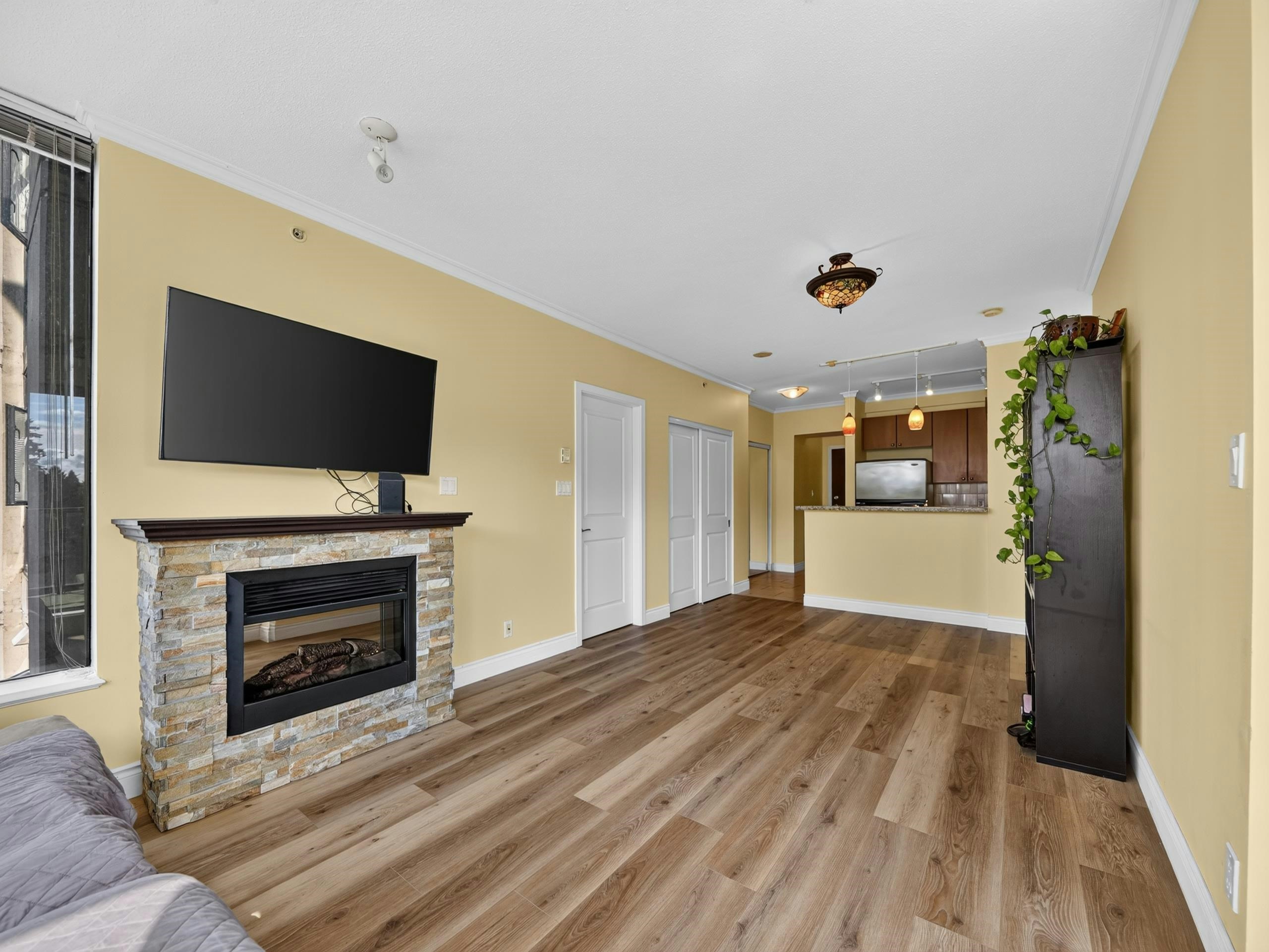 11 E Royal Avenue - 3