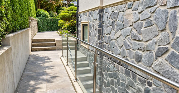 basement-848 Roslyn Boulevard, North Vancouver, BC, V7G 1P3 - 3