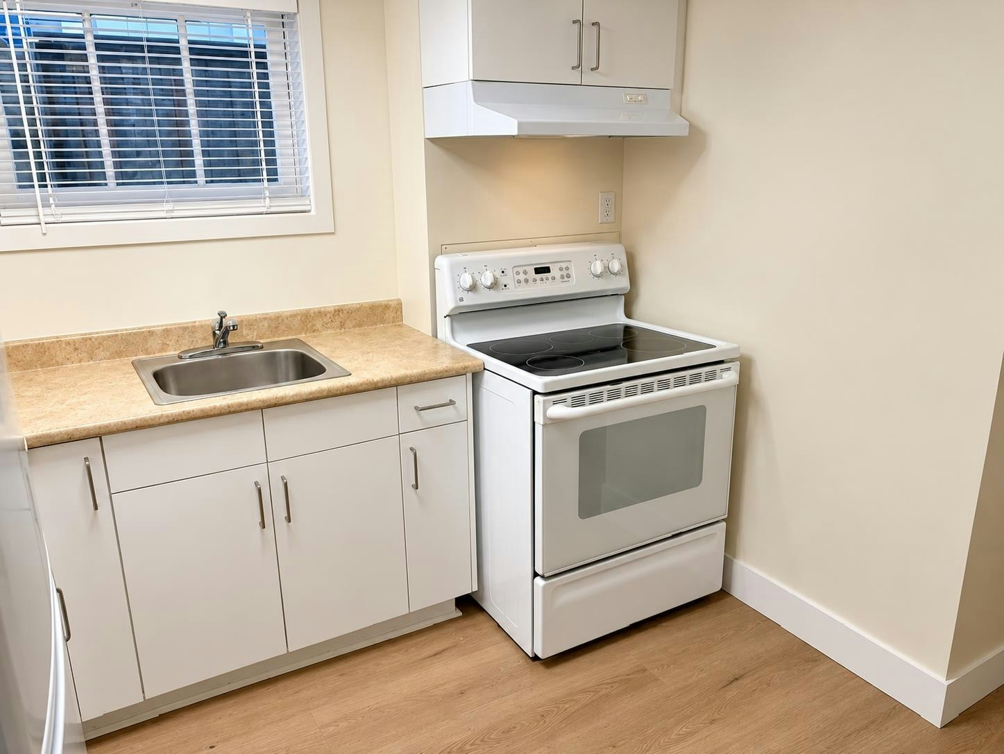 4147 W13th Ave, Vancouver, BC, V6R 2T5 - 4