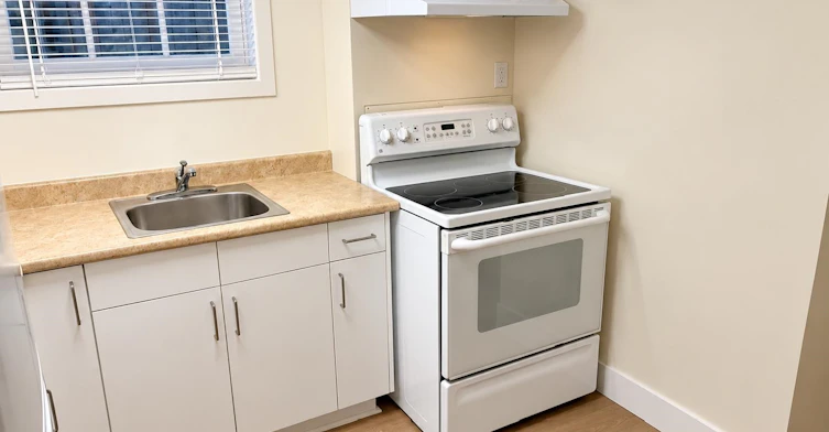 4147 W13th Ave, Vancouver, BC, V6R 2T5 - 4
