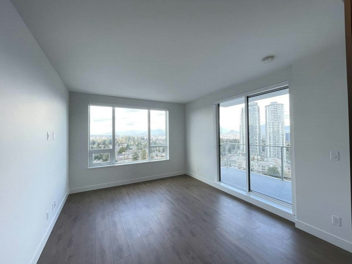 4XX-13359 Old Yale Rd, Surrey, BC, V3T 3C6 - 3