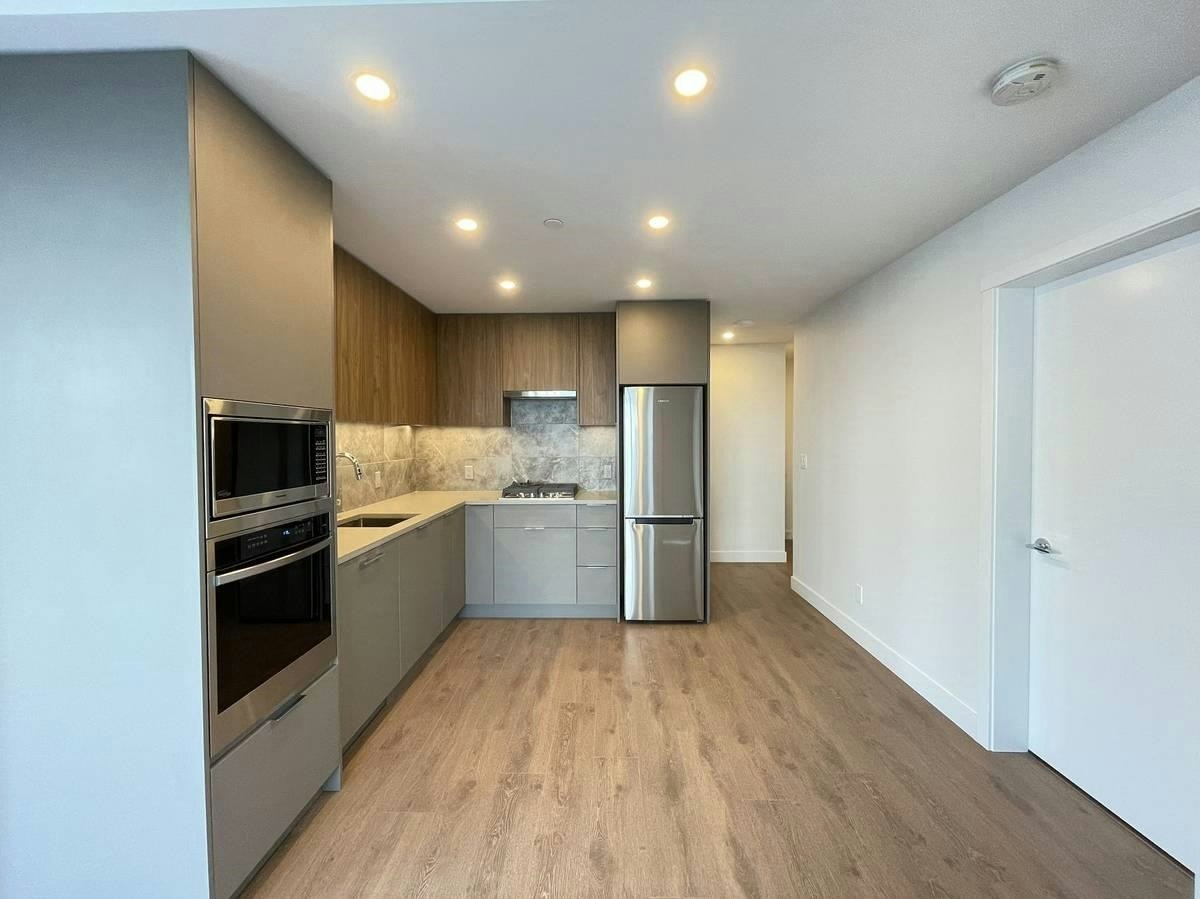 4XX-13359 Old Yale Rd, Surrey, BC, V3T 3C6 - 2