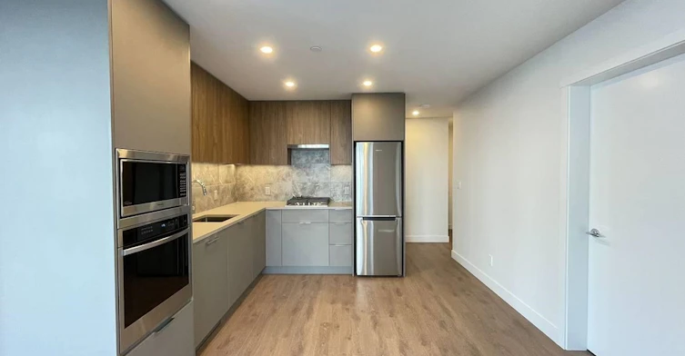 4XX-13359 Old Yale Rd, Surrey, BC, V3T 3C6 - 2