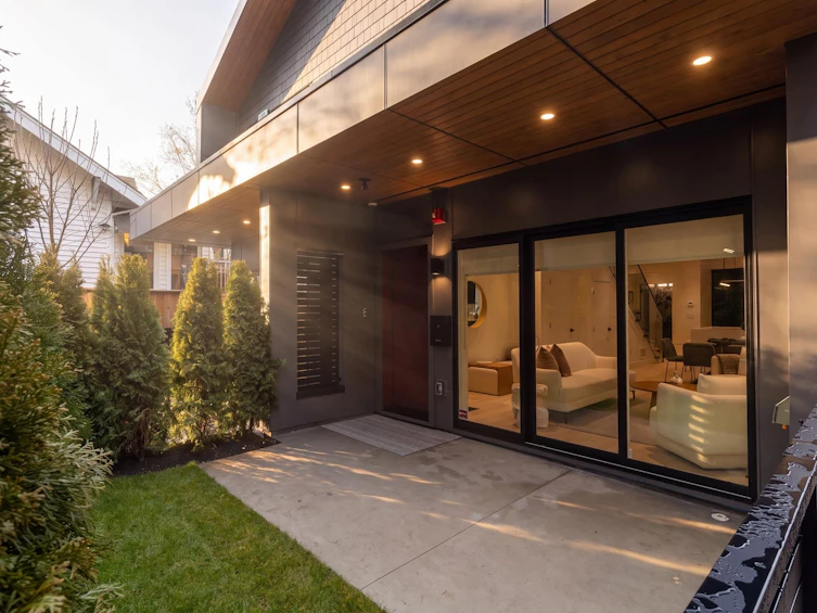 2-2539 Grant Street, Vancouver, BC, V5K 3G6