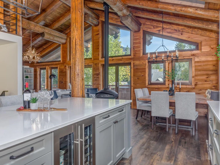 6403 St Andrew's Way, Whistler, BC, V8E 0C7 - 11