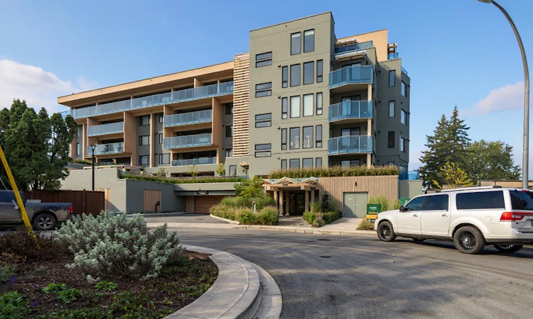 301-33160 Plaxton Crescent