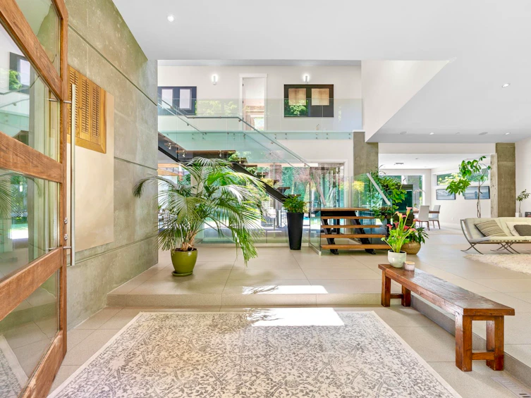388 Hidhurst Place, West Vancouver, BC, V7S 1K1 - 2