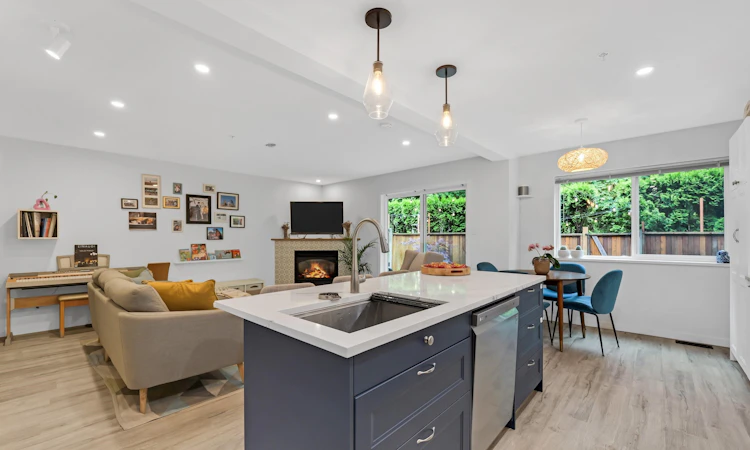 9-2401 Mamquam Road