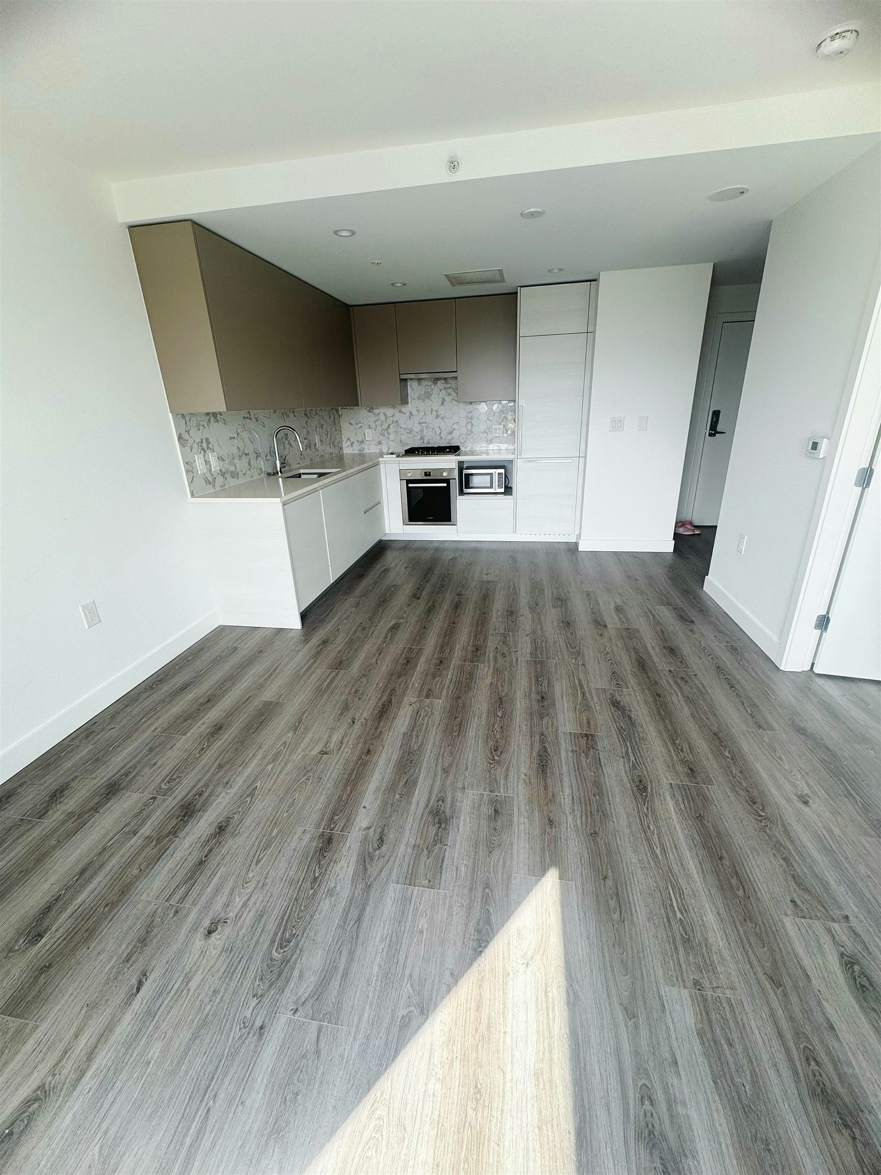 1708-8188 Fraser St, Vancouver, BC, V5X 0J8 - 4