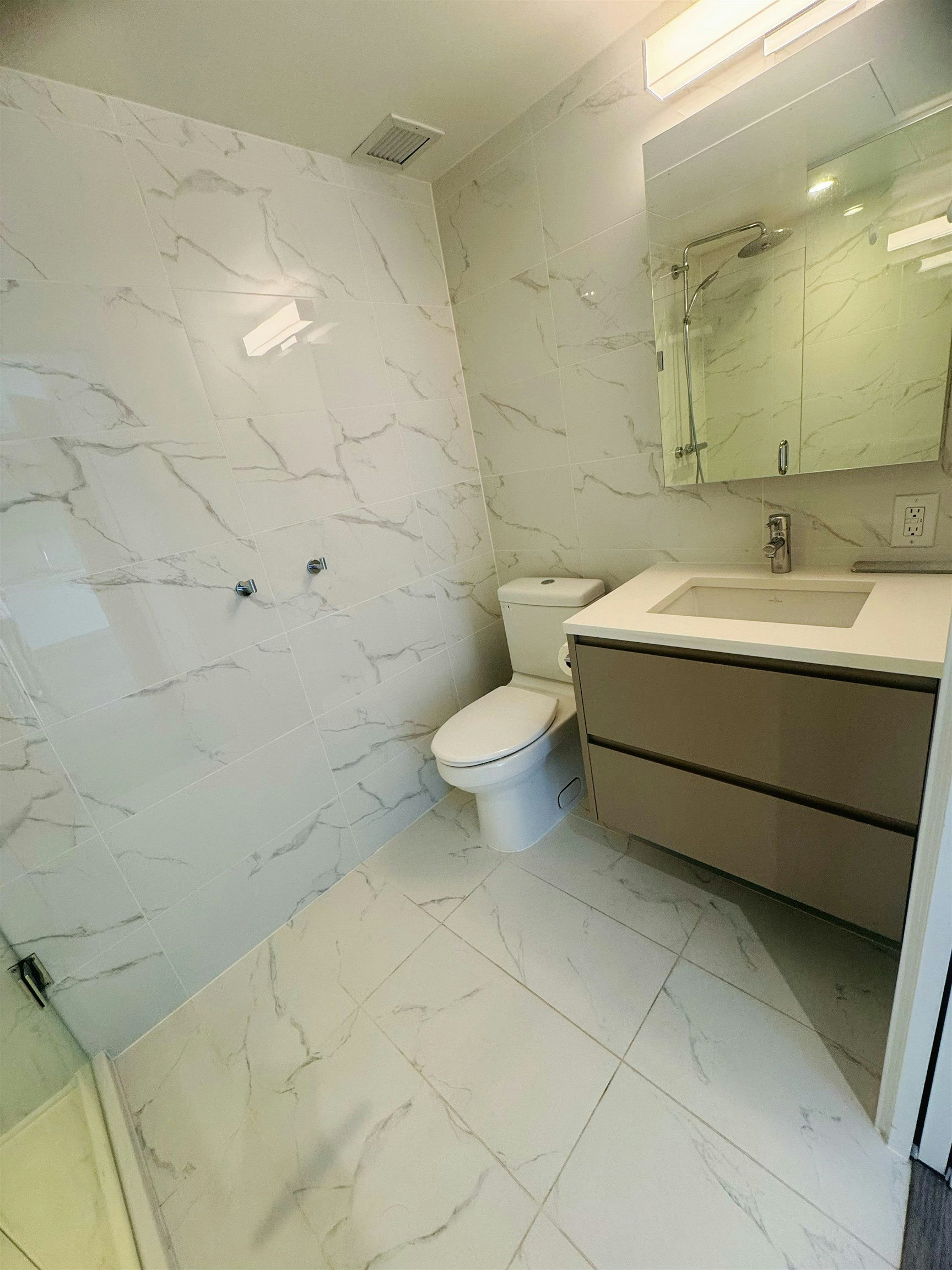 1708-8188 Fraser St, Vancouver, BC, V5X 0J8 - 11