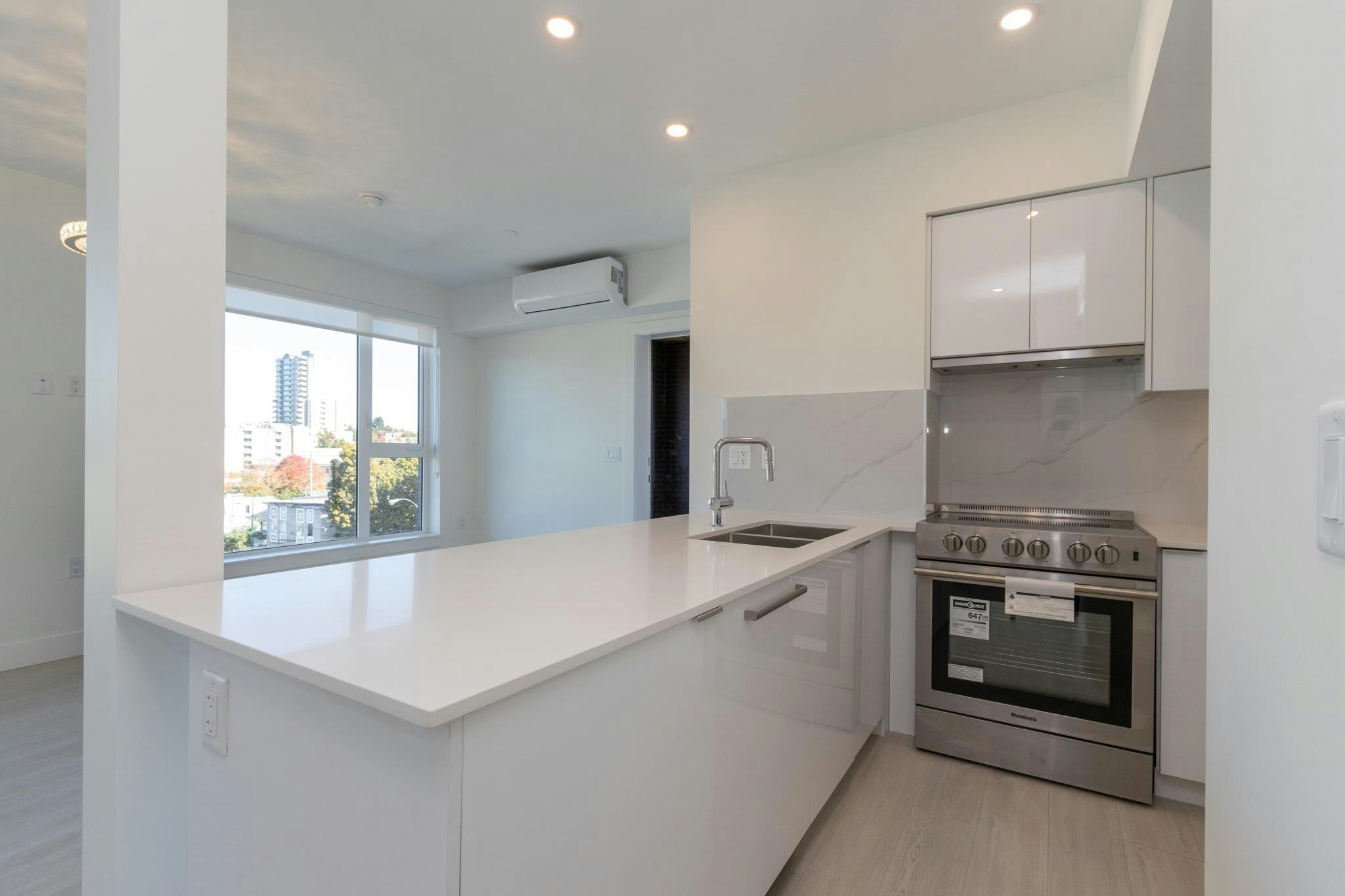 5399 Joyce, Vancouver, BC, V5R 4H3 - 7