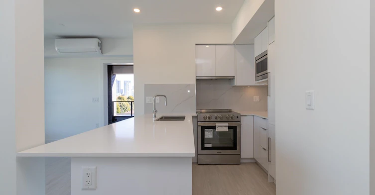 5399 Joyce, Vancouver, BC, V5R 4H3 - 4