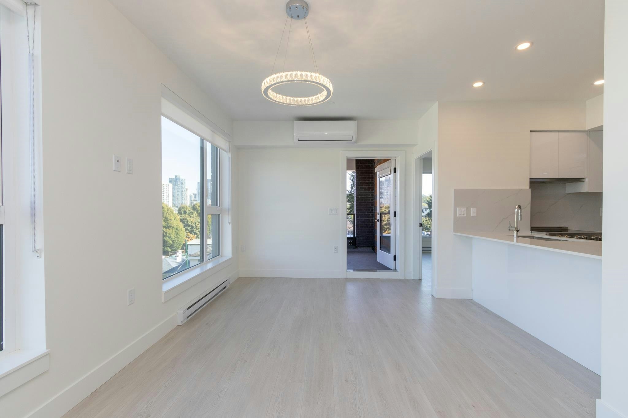 5399 Joyce, Vancouver, BC, V5R 4H3 - 3