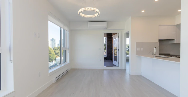 5399 Joyce, Vancouver, BC, V5R 4H3 - 3