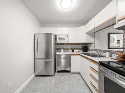304-15809 Marine Drive - 5
