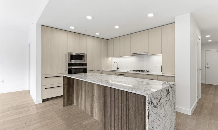 205-3590 W 39th Avenue