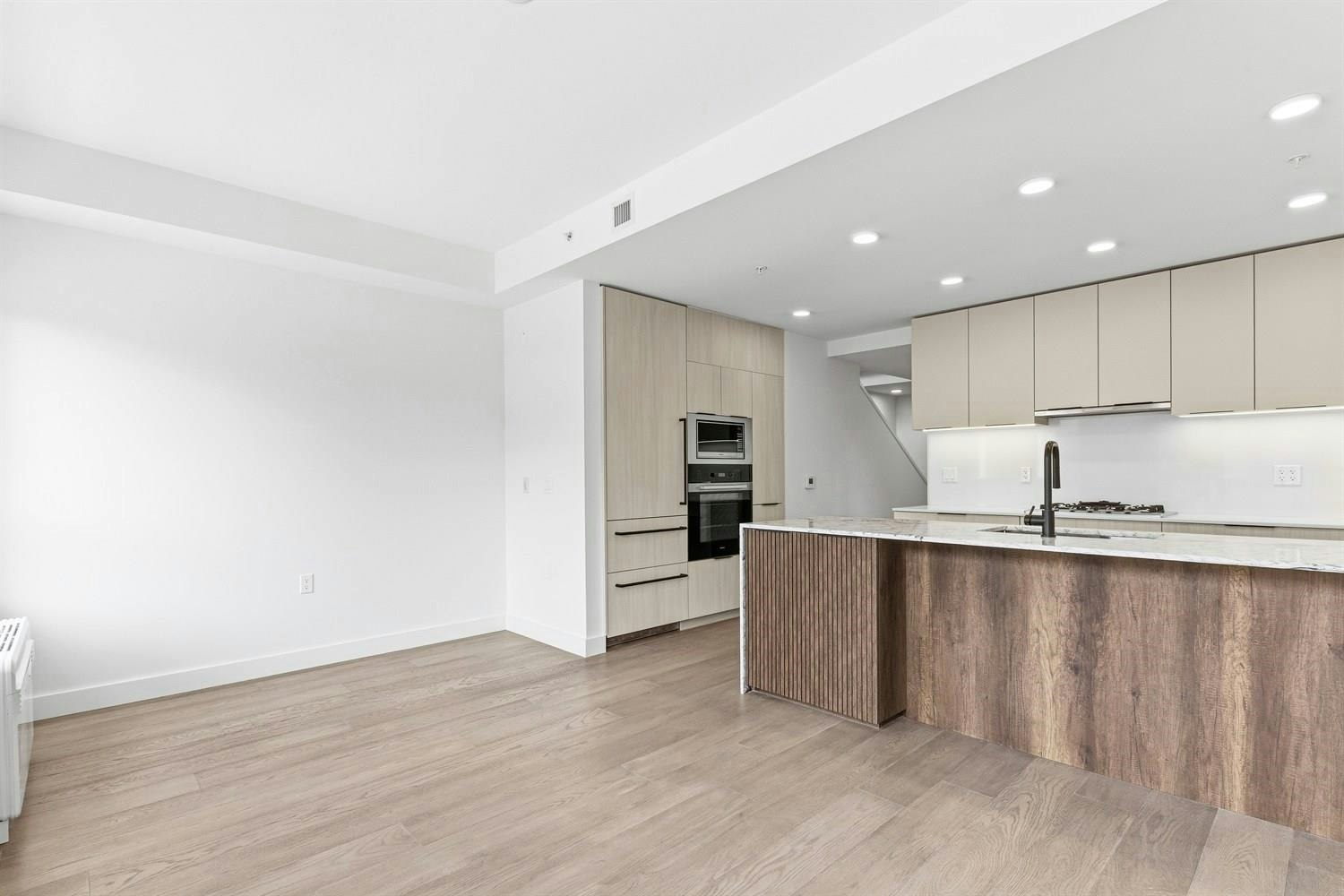 303-3590 W 39th Avenue, Vancouver, BC, V6N 3A5