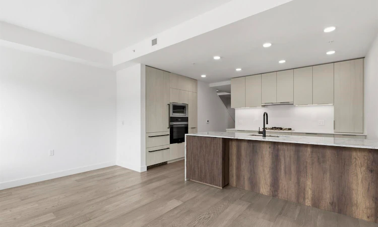 304-3590 W 39th Avenue