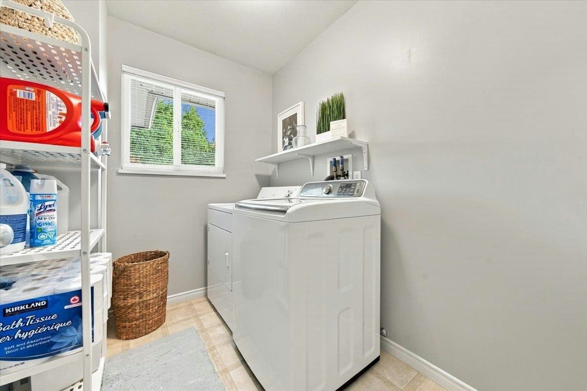24100 102 Avenue, Maple Ridge, BC, V2W 1J1 - 24
