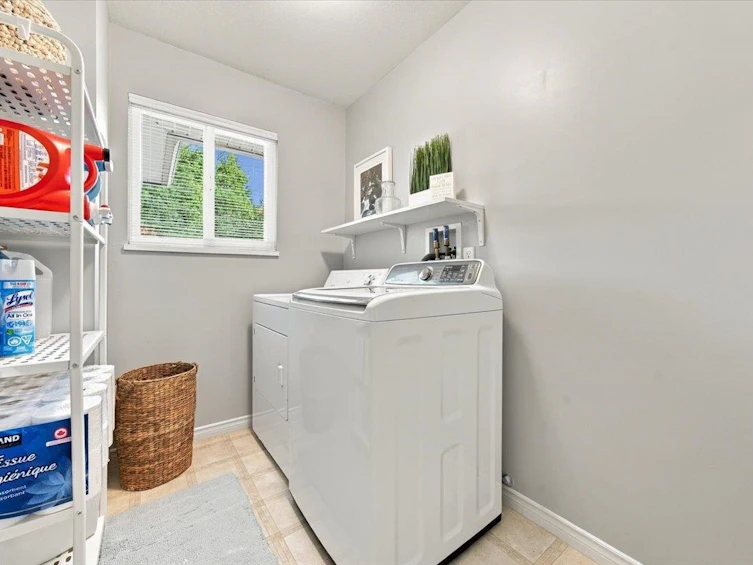 24100 102 Avenue, Maple Ridge, BC, V2W 1J1 - 24