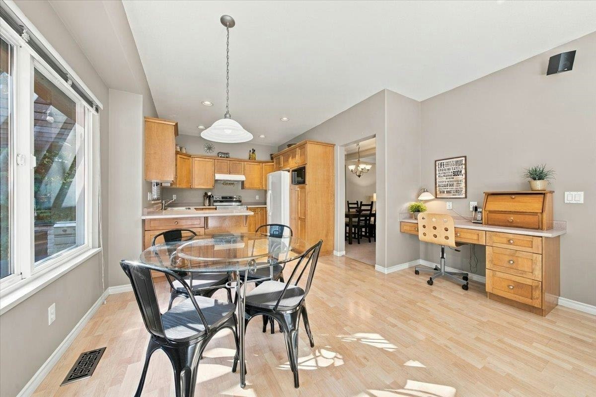 24100 102 Avenue, Maple Ridge, BC, V2W 1J1 - 8