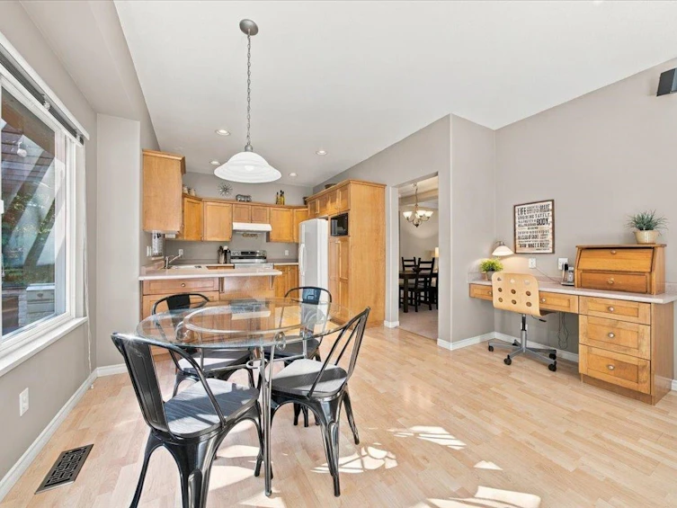 24100 102 Avenue, Maple Ridge, BC, V2W 1J1 - 8