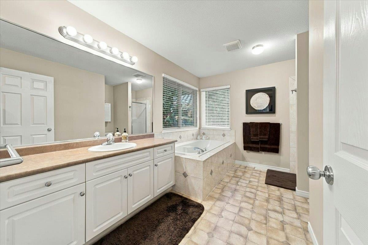 24100 102 Avenue, Maple Ridge, BC, V2W 1J1 - 17