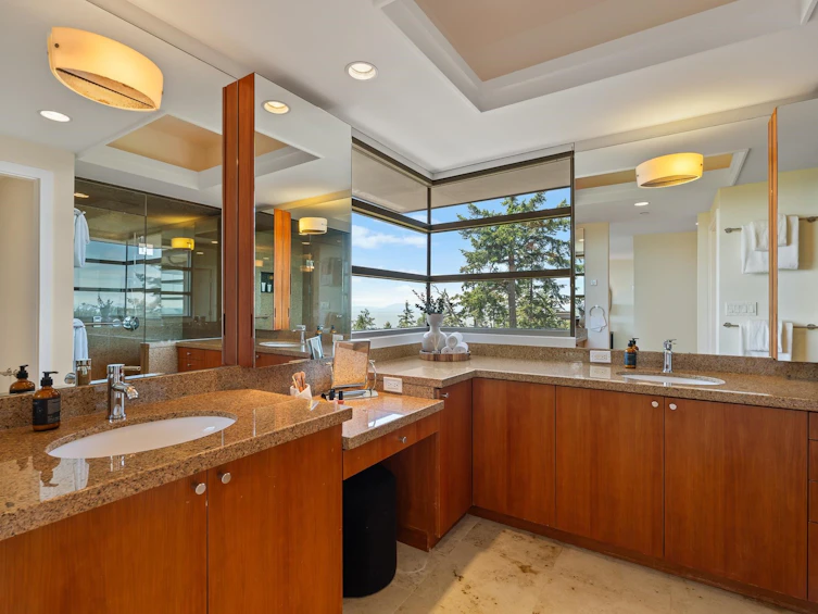 4936 Meadfeild Road, West Vancouver, BC, V7W 3J8 - 11