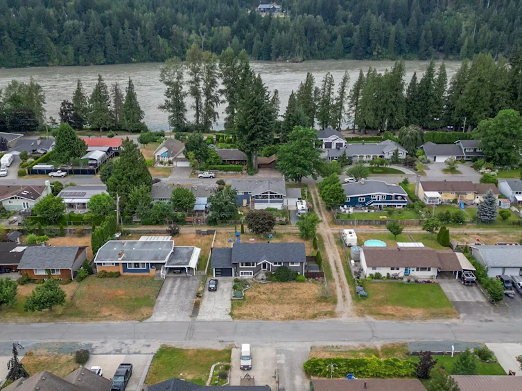 630 Hazel Street, Hope, BC, V0X 1L0 - 4