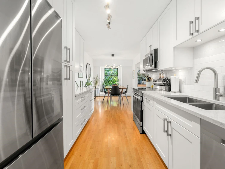 204-150 E 5th Street, North Vancouver, BC, V7L 1L5
