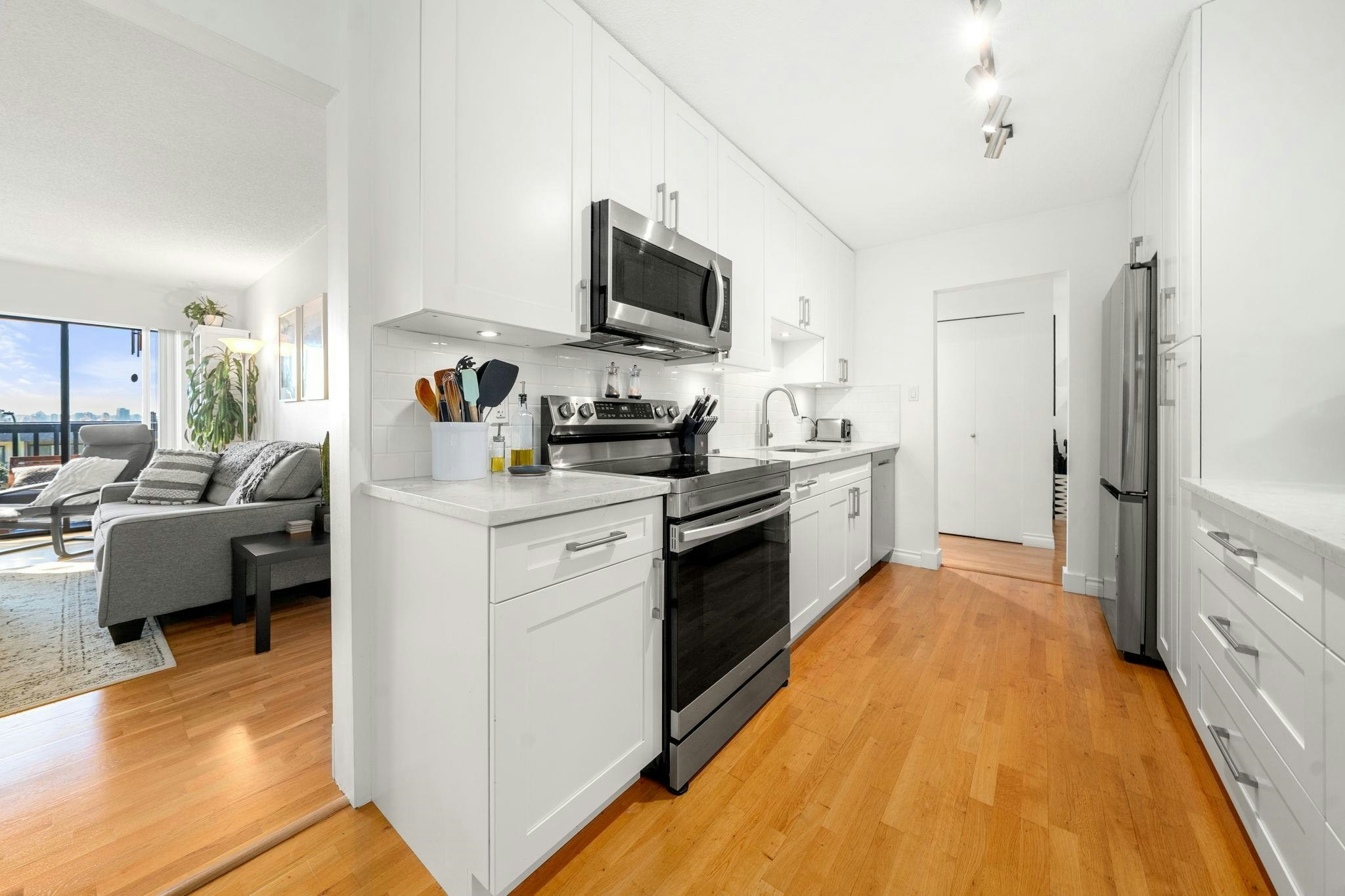 204-150 E 5th Street - 3