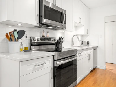 204-150 E 5th Street - 2