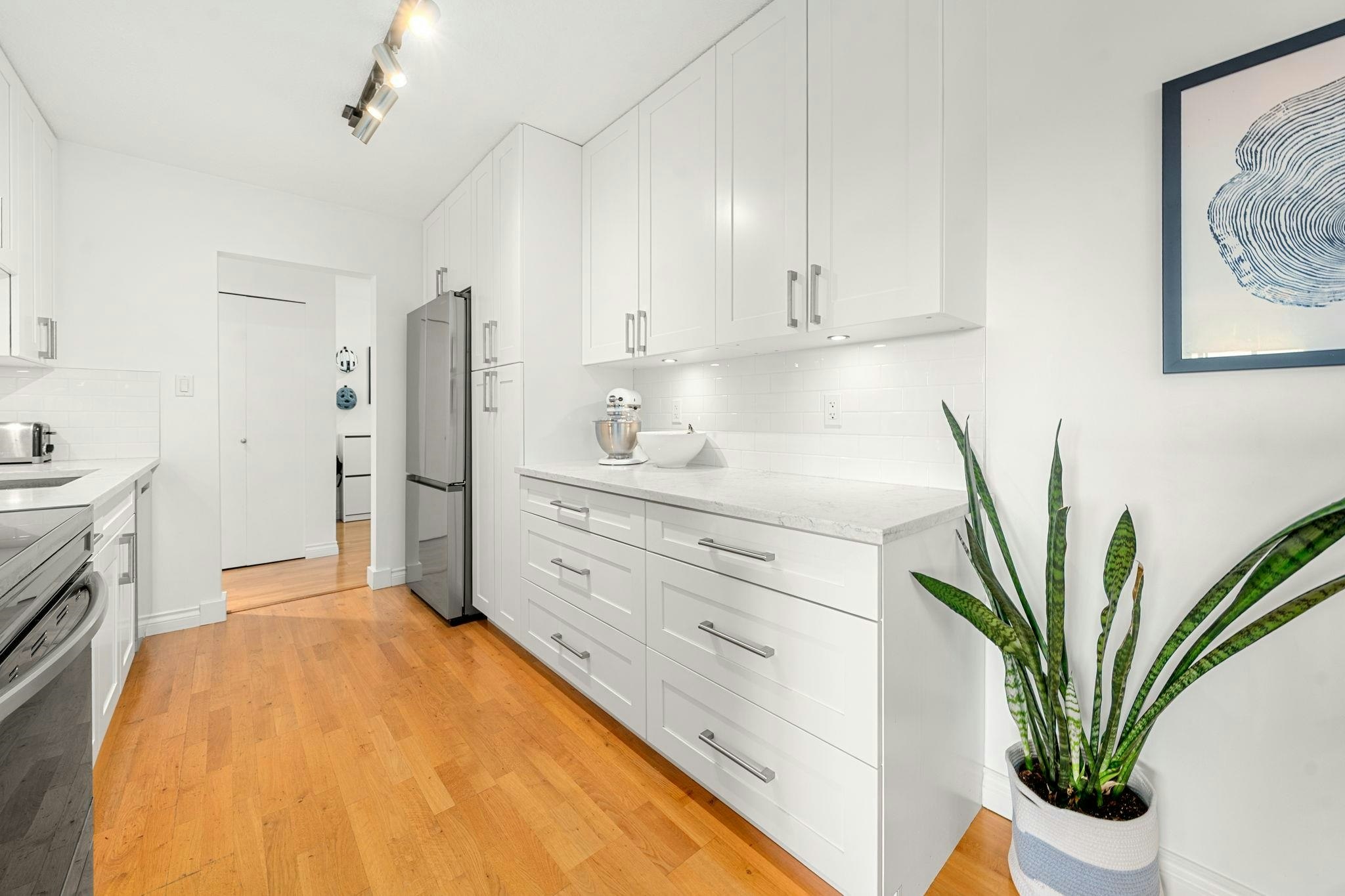 204-150 E 5th Street - 5