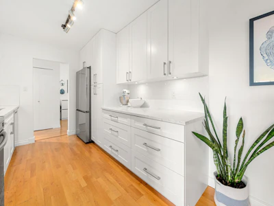 204-150 E 5th Street - 5
