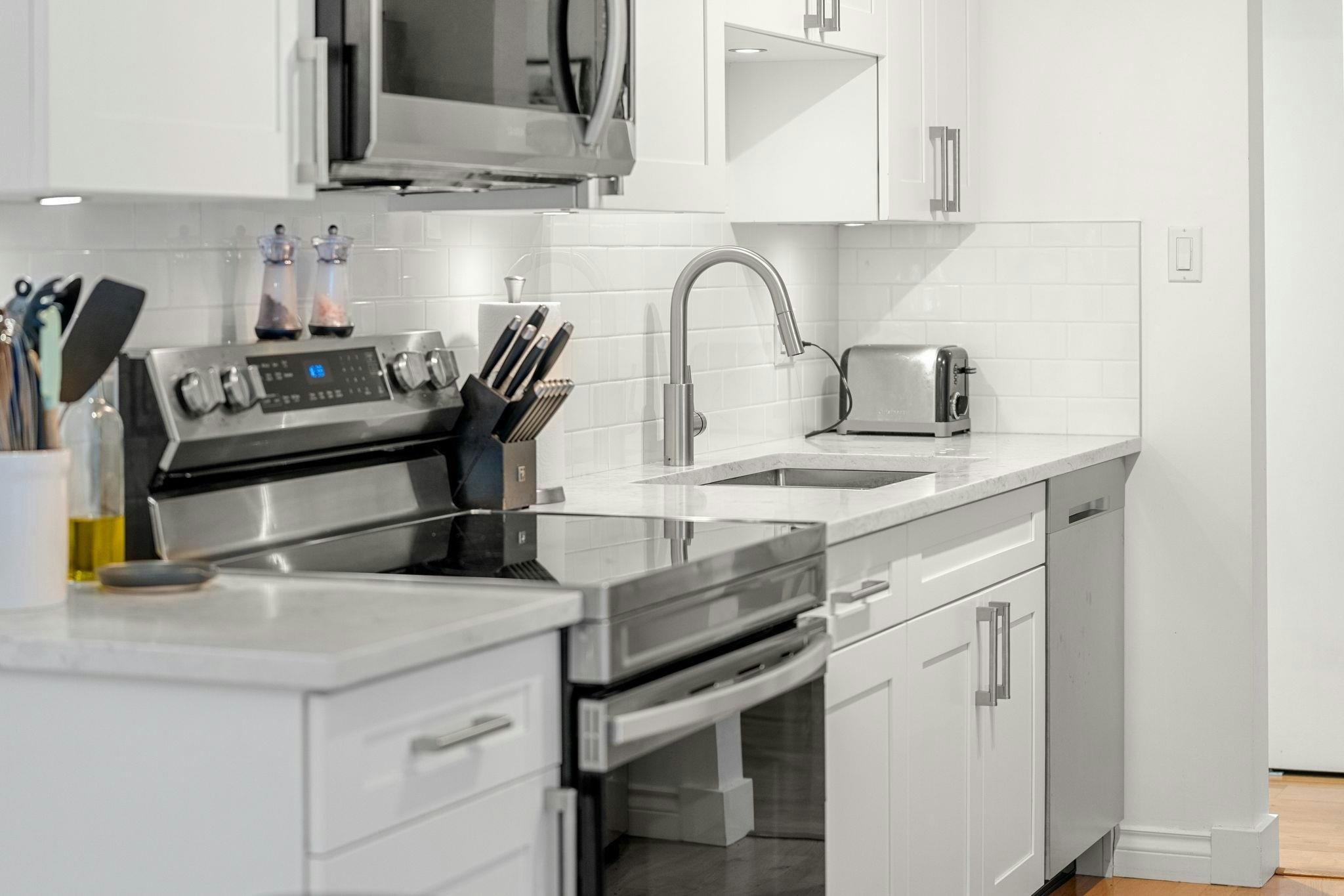 204-150 E 5th Street, North Vancouver, BC, V7L 1L5 - 9