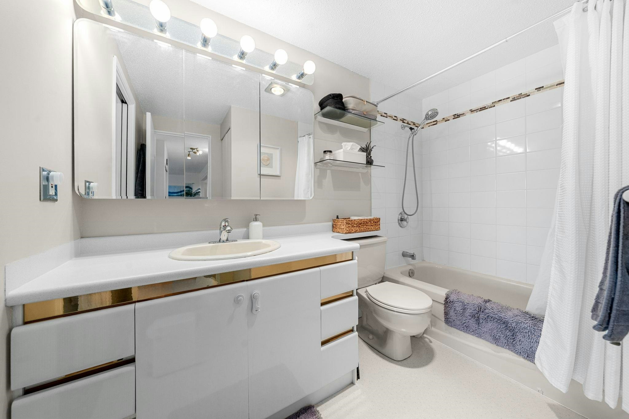 204-150 E 5th Street, North Vancouver, BC, V7L 1L5 - 33