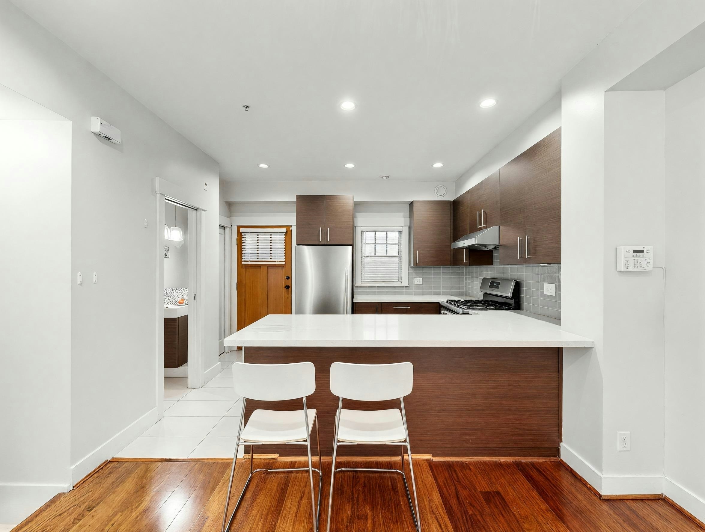 5978 Oak Street, Vancouver, BC, V6M 2W2 - 5