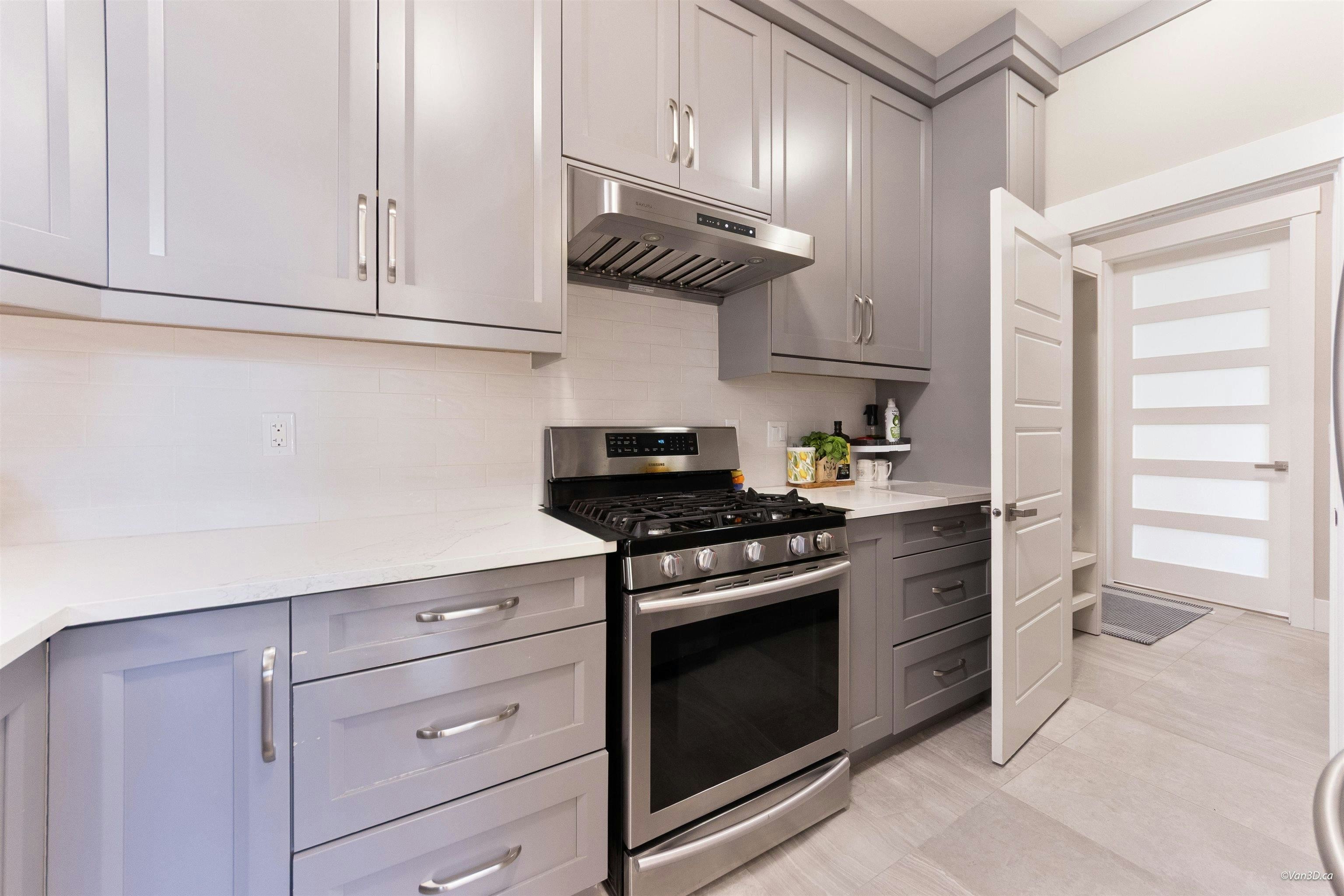 7679 155 Street, Surrey, BC, V3R 9C1 - 14