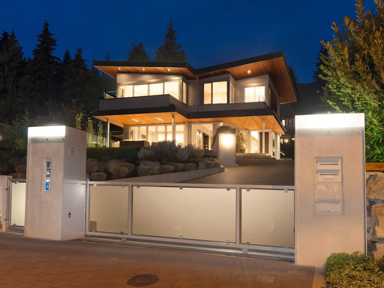 3023 Mathers Avenue, West Vancouver, BC, V7V 2K3