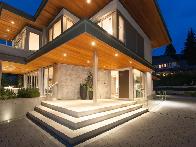 3023 Mathers Avenue, West Vancouver, BC, V7V 2K3 - 3